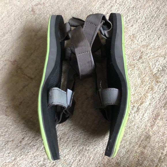 Teva Sandals Men Size 11 EF03113L Grey Water Outdoor - Picture 4 of 5